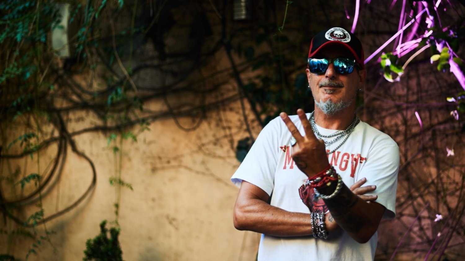 EL MONO DE KAPANGA:“ LA GENTE QUIERE VERNOS EN EL ESCENARIO”