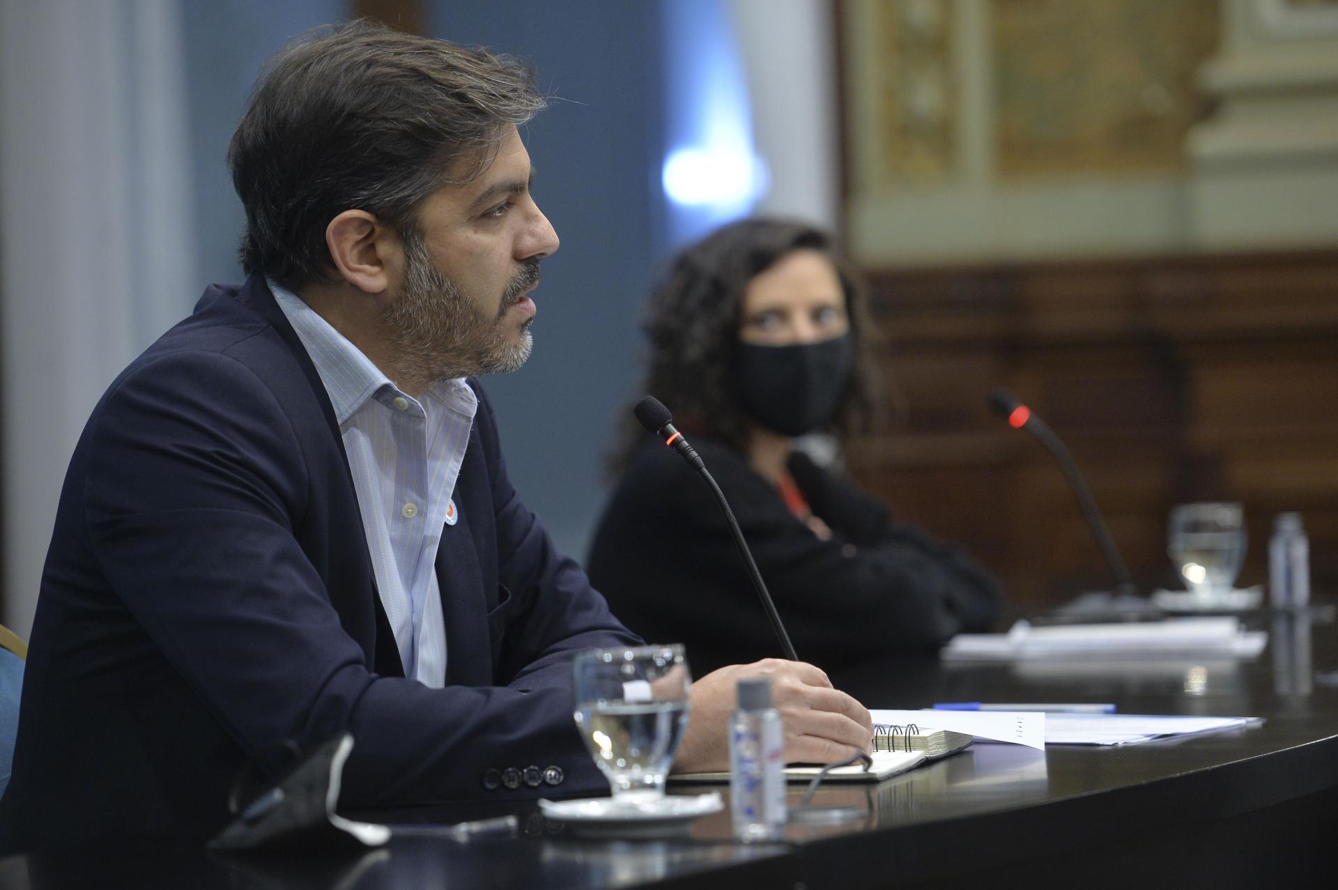 “A LA DERECHA LE CONVIENE QUE PARTICIPE MENOS GENTE EN LAS ELECCIONES”
