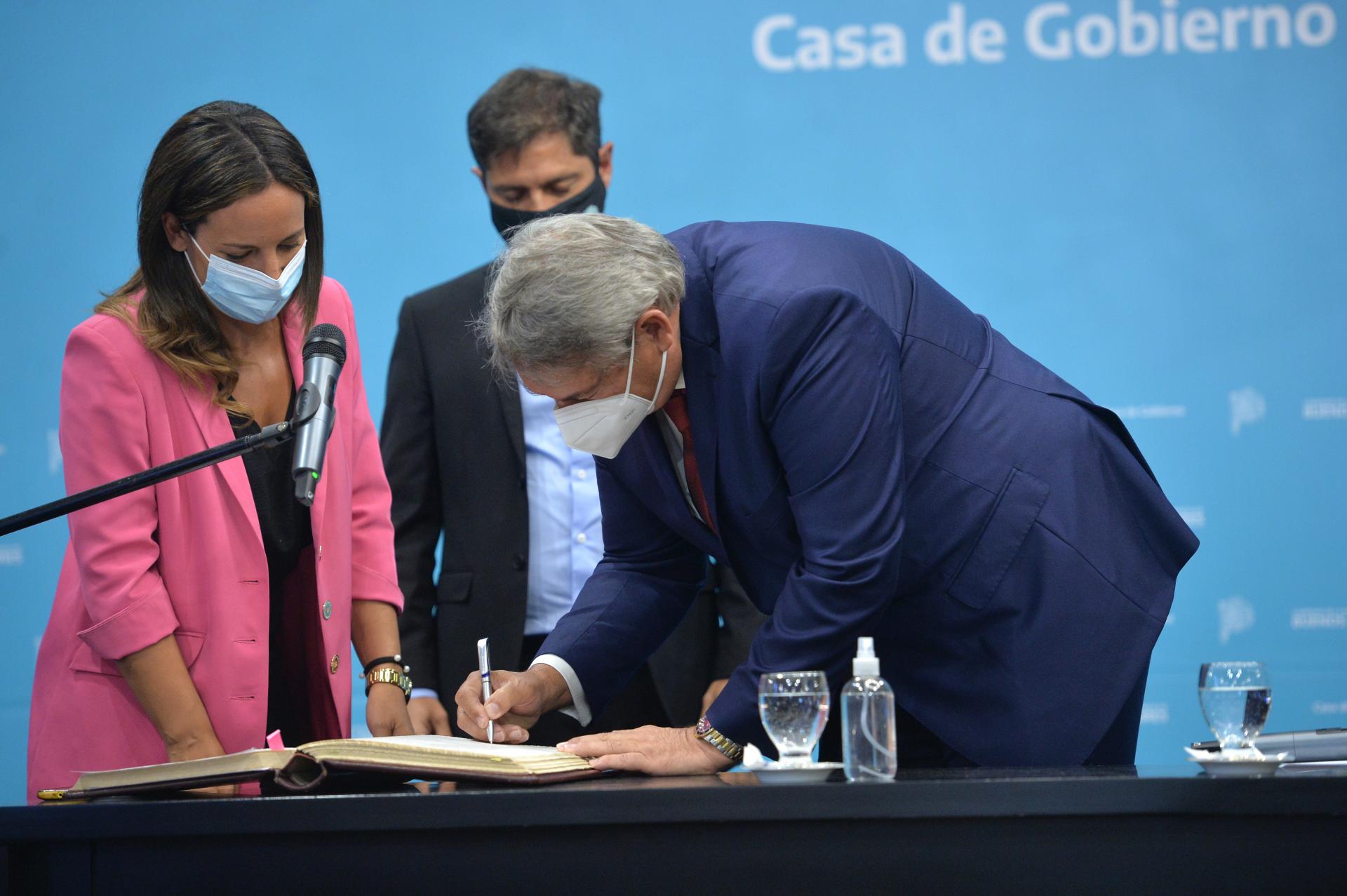 KICILLOF LE TOMÓ JURAMENTO AL MINISTRO DE TRANSPORTE DE LA PROVINCIA DE BUENOS AIRES