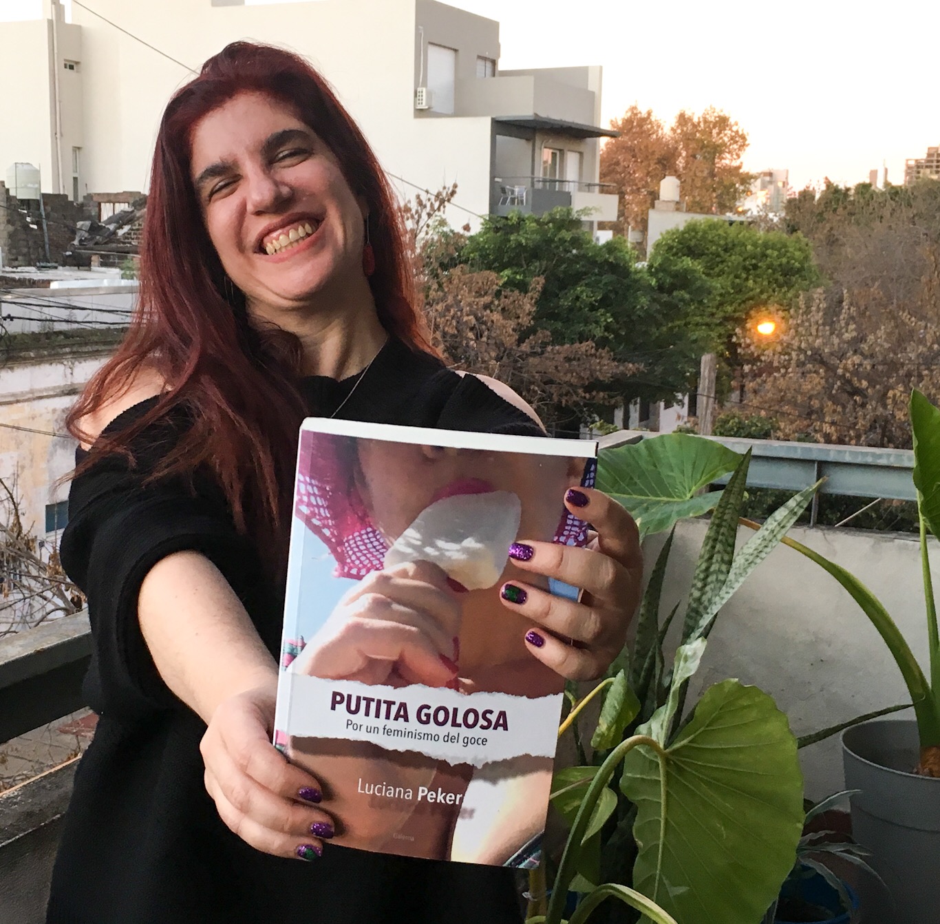 LA PERIODISTA LUCIANA PEKER SE PRESENTARÁ CON DARÍO Z EN LA PLATA