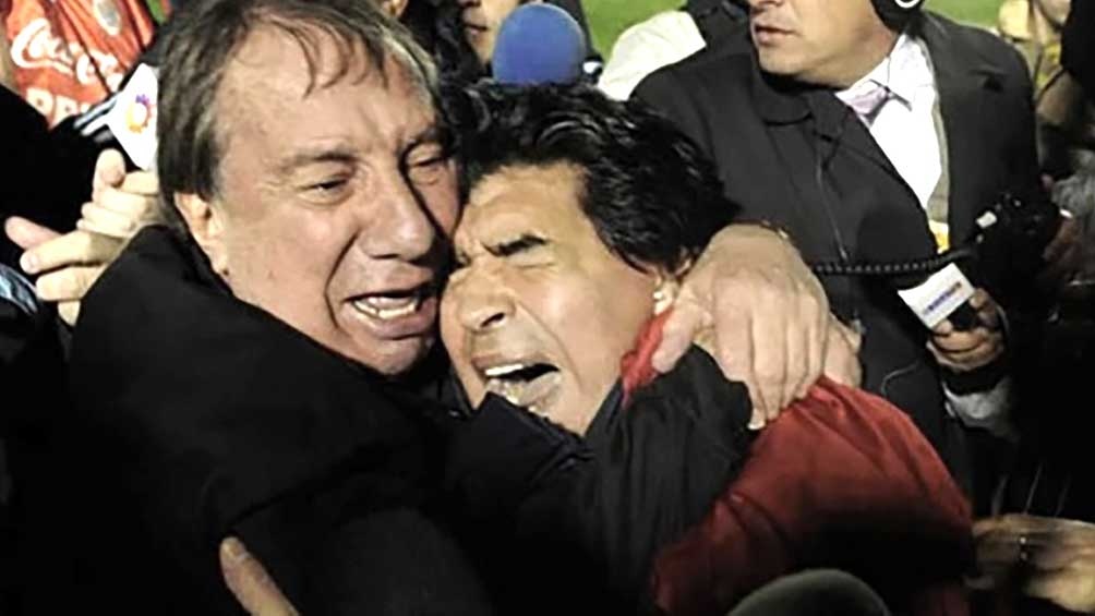 A CARLOS BILARDO LE DIJERON QUE “SE CORTÓ EL CABLE”