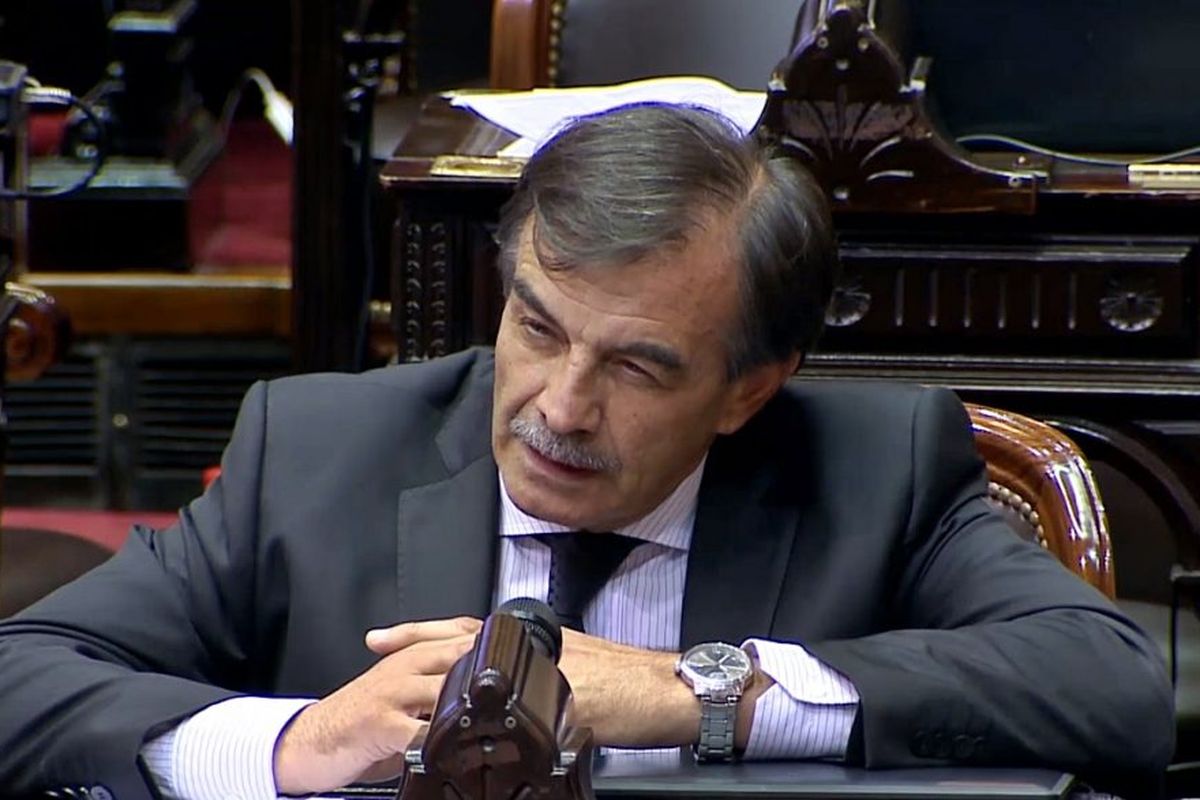 MIGUEL BAZZE: “NO ESTOY DE ACUERDO CON DOLARIZAR LA ECONOMÍA”
