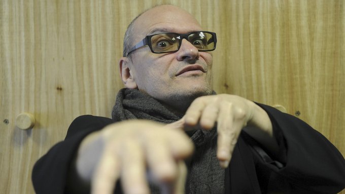 CARLOS BELLOSO: “SI ME DAN A ELEGIR, ME QUEDO CON EL TEATRO”