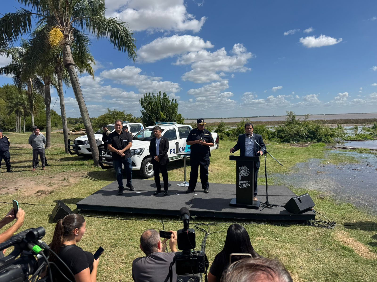 AXEL KICILLOF: “SIN UN PESO DEL GOBIERNO DE MILEI COMPRAMOS 1500 CAMIONETAS”