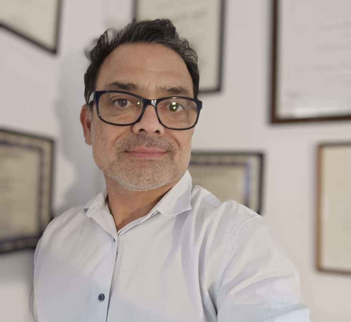 DIEGO REYNOSO: “DESDE EL AÑO PASADO QUE VIENE CAYENDO LA APROBACIÓN DEL GOBIERNO DE MILEI”