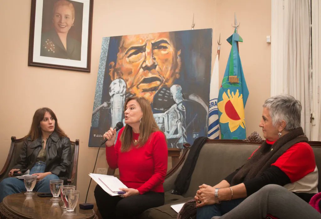 PRESENTAN EL LIBRO “¿POR QUÉ ODIAN?, DIÁLOGOS FEMINISTAS EN TIEMPOS DE ULTRADERECHAS”