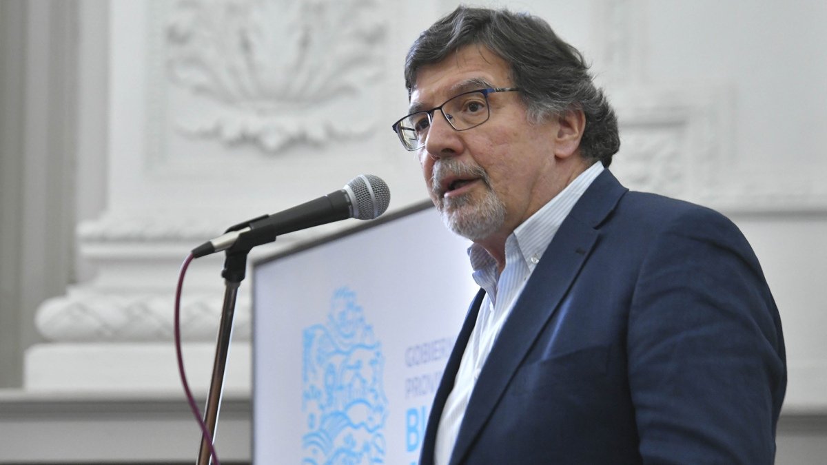 ALBERTO SILEONI: “LA ESCUELA PUEDE AYUDAR PERO NO PUEDE SOLA”
