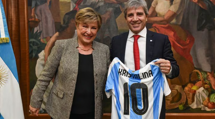 GABRIEL FUKS: “ES EL PAÍS ATENDIDO POR SUS DUEÑOS”