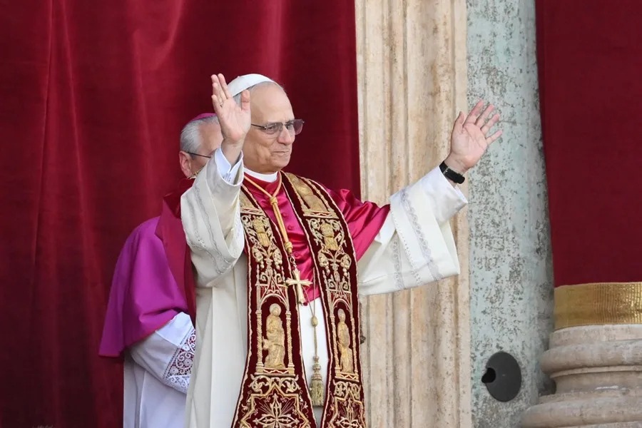 “SEGUIRÁ LA LÍNEA DE FRANCISCO PERO CON UN ESTILO MÁS MODERADO”