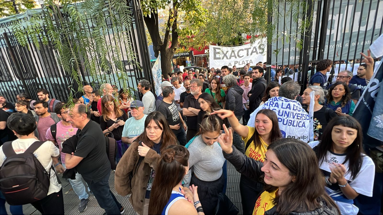 EL FRENTE GREMIAL UNIVERSITARIO MARCHA EN LA CAPITAL BONAERENSE