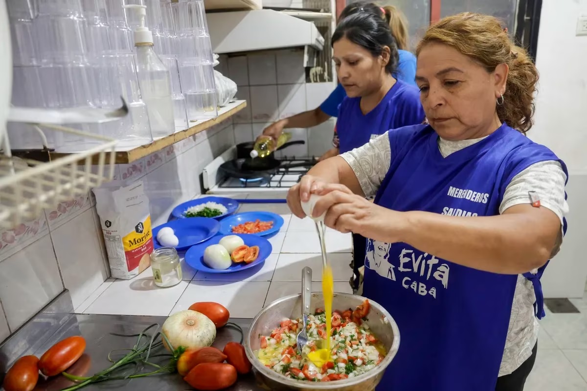 PRESENTAN PROYECTO PARA BRINDAR SEGURIDAD SOCIAL A LAS COCINERAS DE COMEDORES Y MERENDEROS