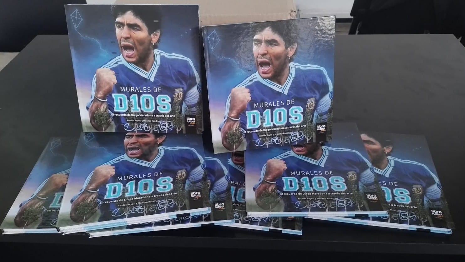SE PRESENTÓ EL LIBRO “MURALES DE D10S”