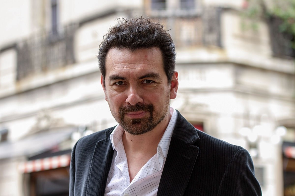 HERNÁN LUCERO HABLÓ SOBRE SU PARTICIPACIÓN EN LA OBRA LEJOS DE MOSCÚ