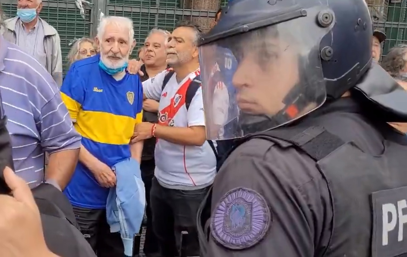 “NO PUDIMOS CUMPLIR NUESTRO OBJETIVO QUE ERA DESPLEGAR LAS BANDERAS PARA SACARNOS UNA FOTO”