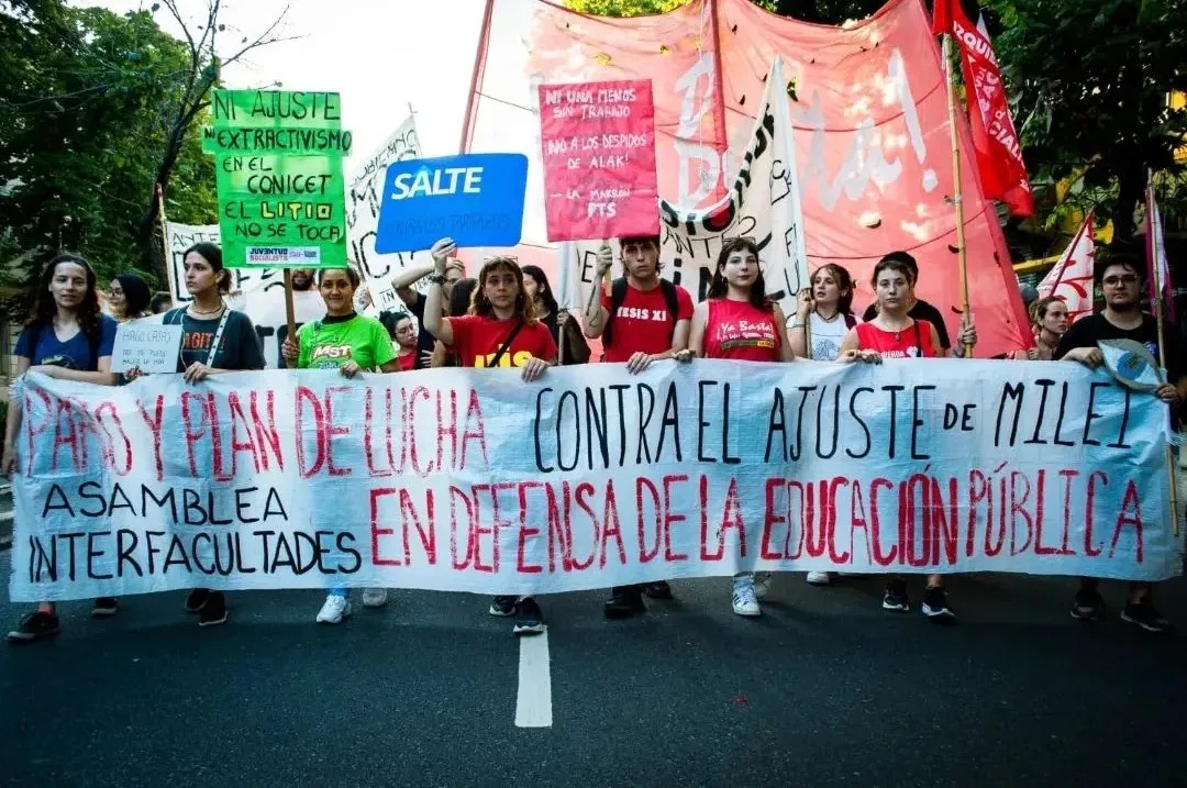ESTUDIANTES CONVOCAN A UN "RUIDAZO" CONTRA LOS RECORTES EN LA UNIVERSIDAD PÚBLICA