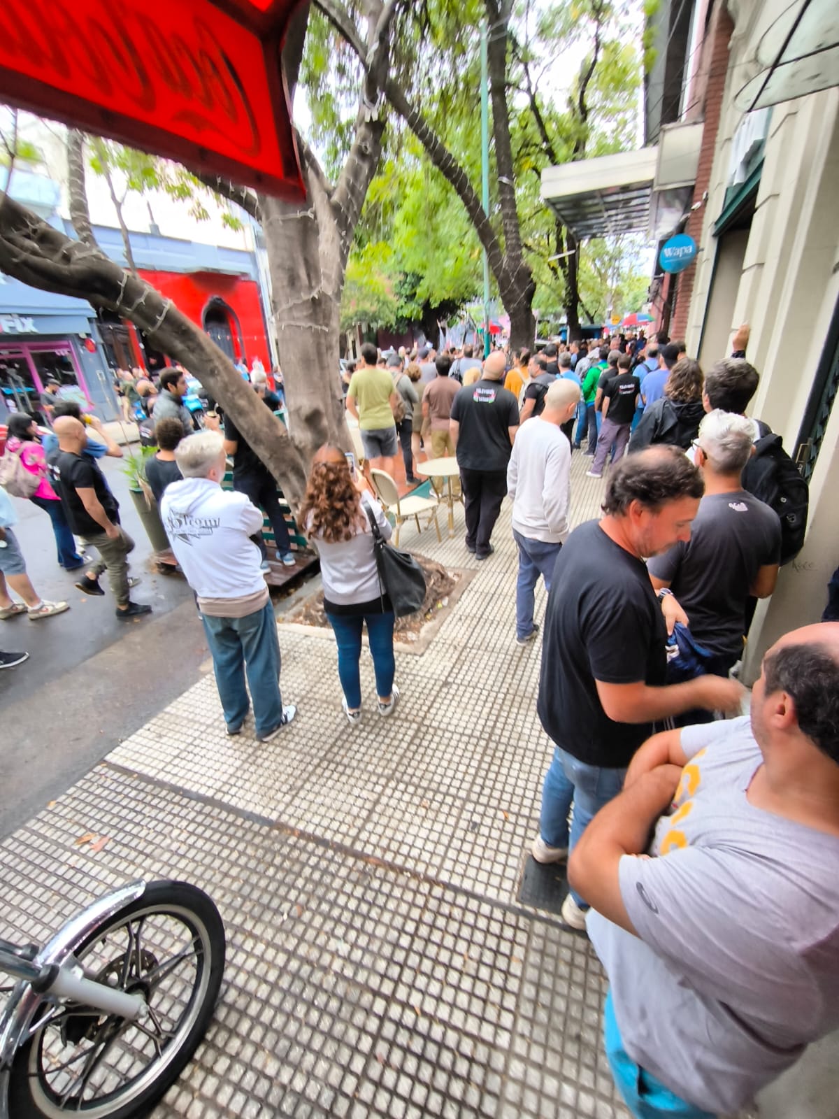 EL CANAL AMÉRICA TV DESPIDIÓ A 30 TRABAJADORES SIN CAUSA