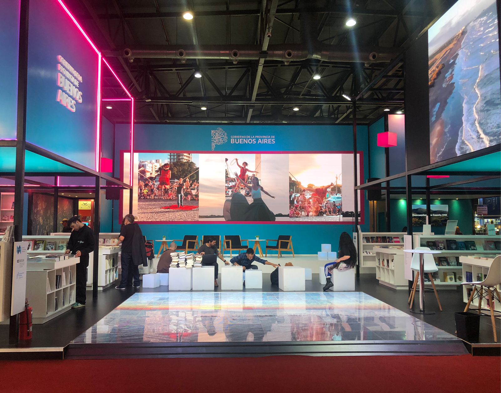 EDICIONES BONAERENSES PRESENTA EN LOS MUELLES