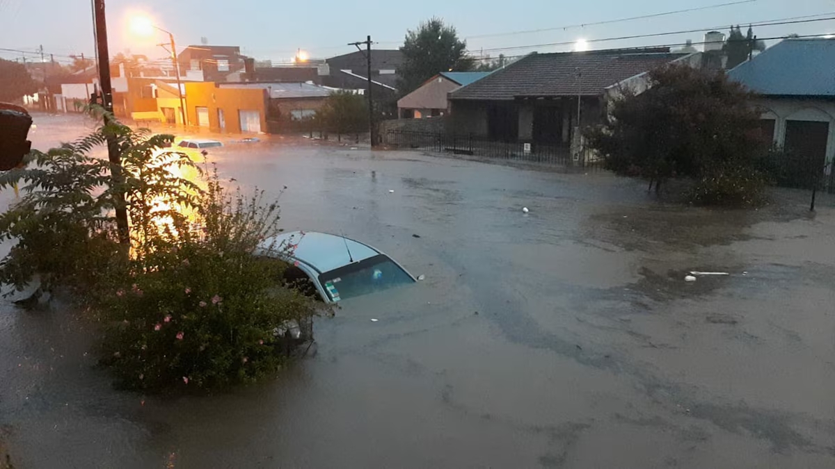 CONFIRMAN 6 MUERTES EN BAHÍA BLANCA, PERO PODRÍAN SER MÁS