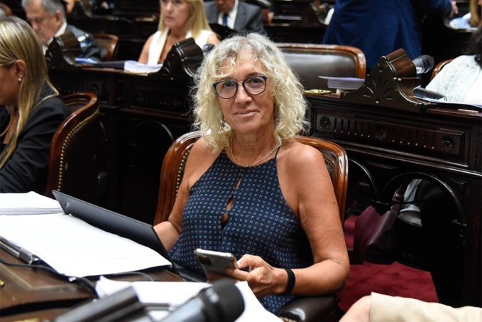 MÓNICA FRADE: “MILEI ESTÁ EN EL VÉRTICE DE LA ESTAFA”