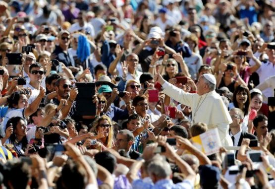 ANDRÉS LARROQUE: “SIEMPRE QUISO UNA IGLESIA DE PUERTAS ABIERTAS Y CERCANA"