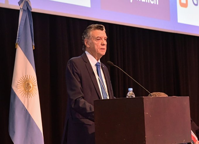 MARIO GRINMAN: "DOLARIZAR DE MANERA INMEDIATA NO ES VIABLE"