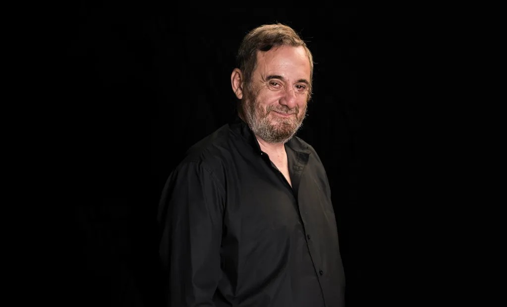 ALEJANDRO AWADA: “EL TEATRO PARA MÍ ES REJUVENECEDOR”