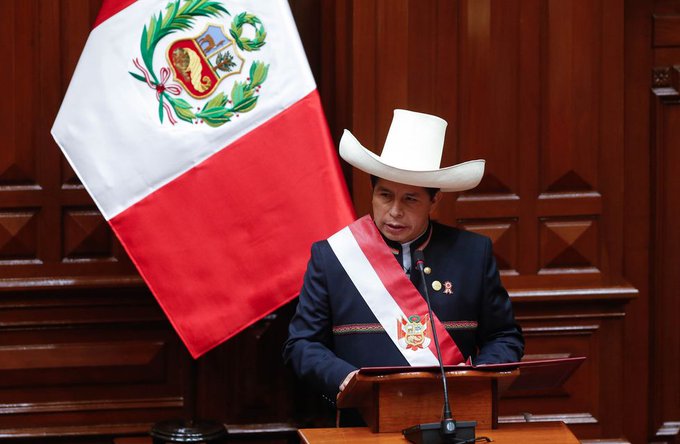GERALDINA DANA: “EN TÉRMINOS POLÍTICOS PERÚ ESTÁ VIVIENDO SU 2001”