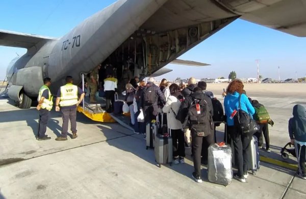 VOLVER AL PAÍS EN MEDIO DE UN CONFLICTO ARMADO