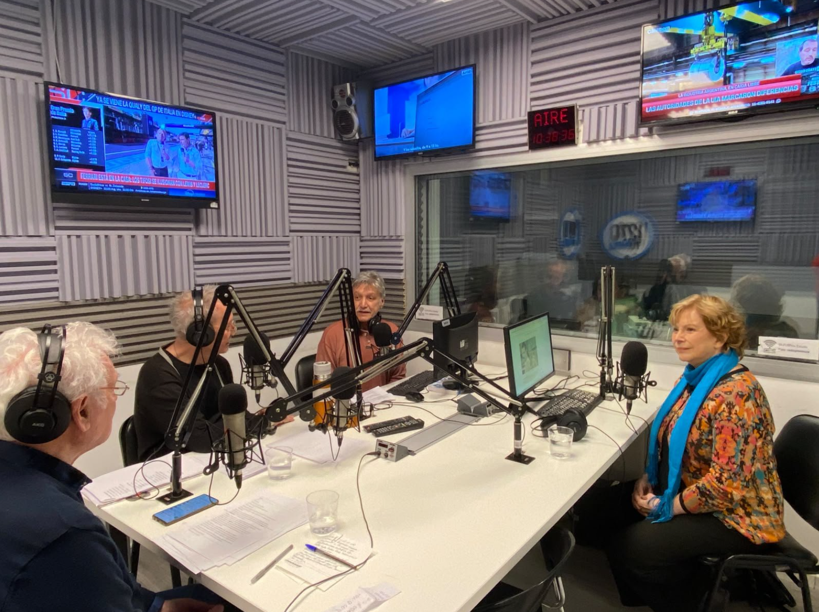JULIETA CAYETINA Y DENNIS SMITH PRESENTAN LA NOVELA BIOGRÁFICA ‘EYE Y YO’
