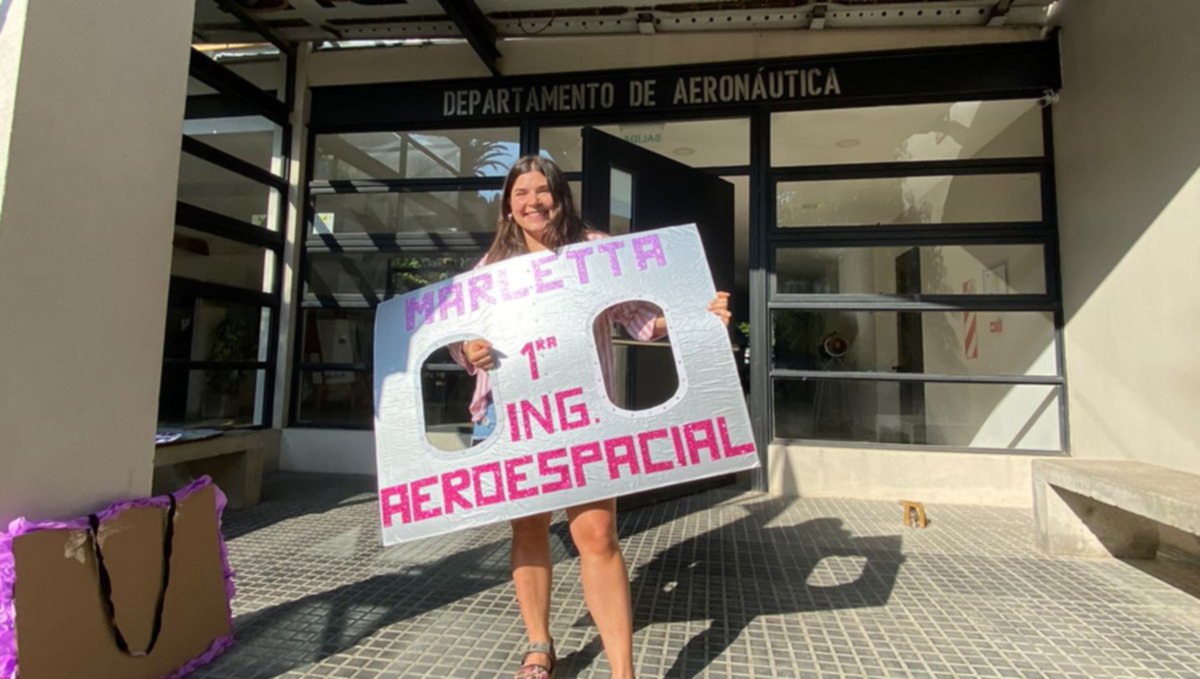EGRESÓ LA PRIMERA INGENIERA AEROESPACIAL
