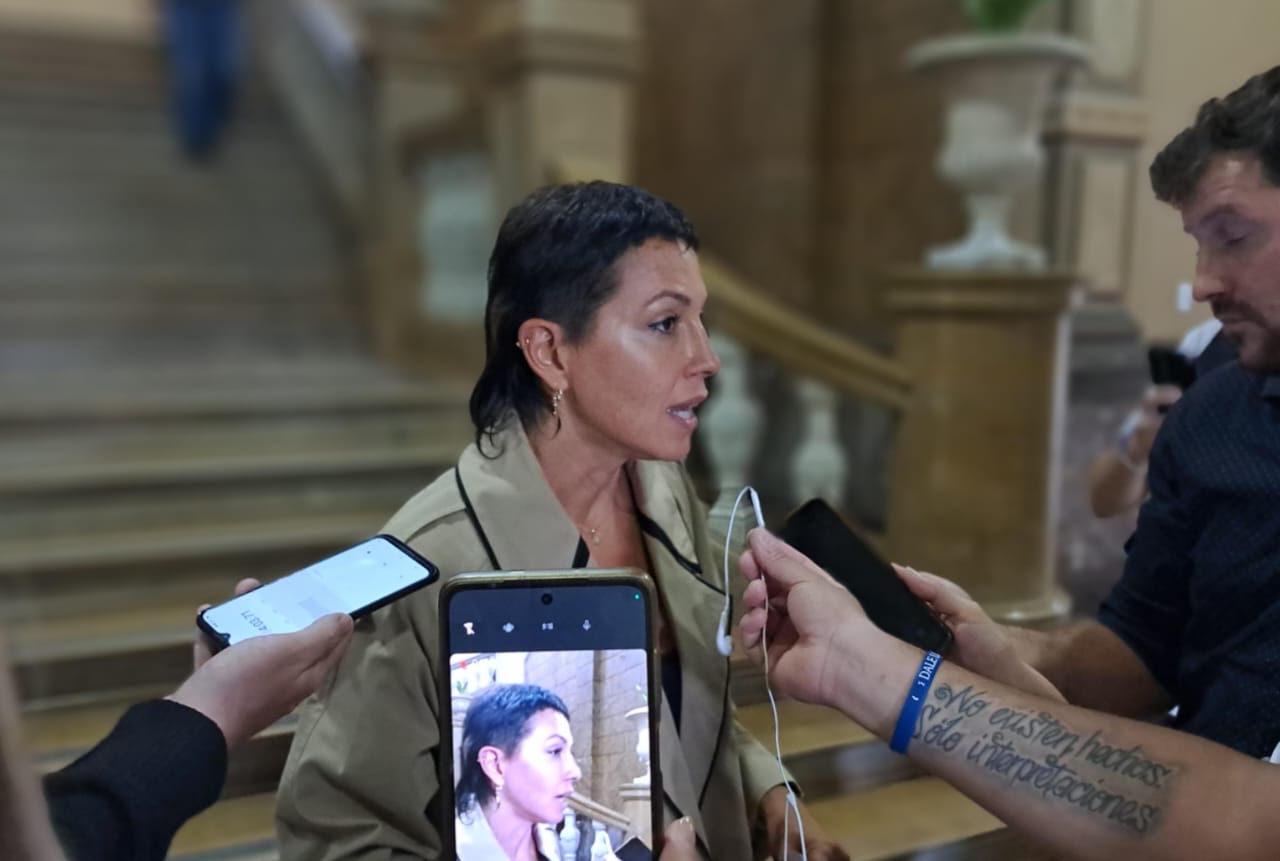 MAYRA MENDOZA: “LA ÚNICA LIBERTAD QUE AVANZA ES LA DE MORIRSE DE HAMBRE”