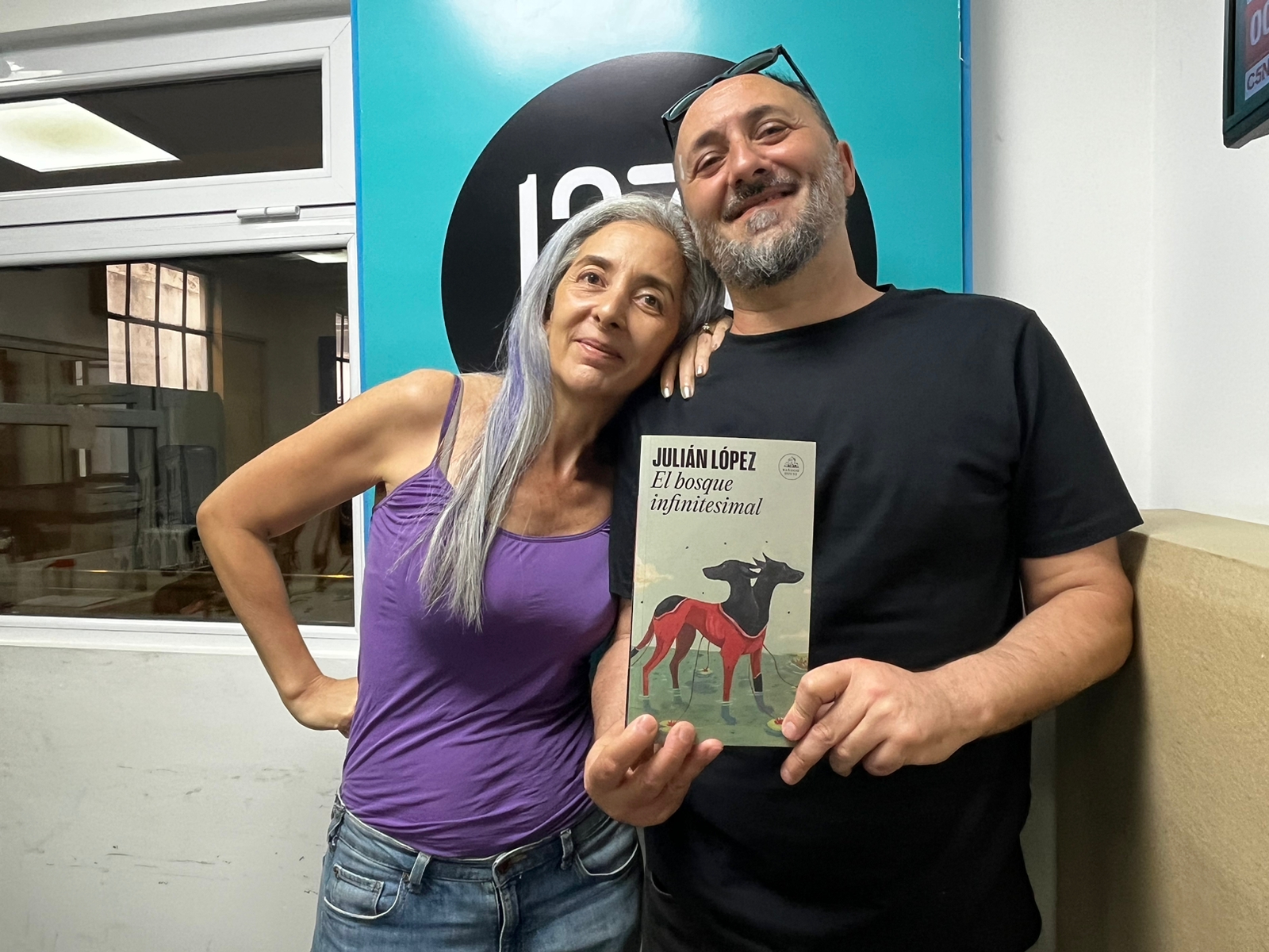 JULIÁN LÓPEZ PRESENTA SU NOVELA: "EL BOSQUE INFINITESIMAL"