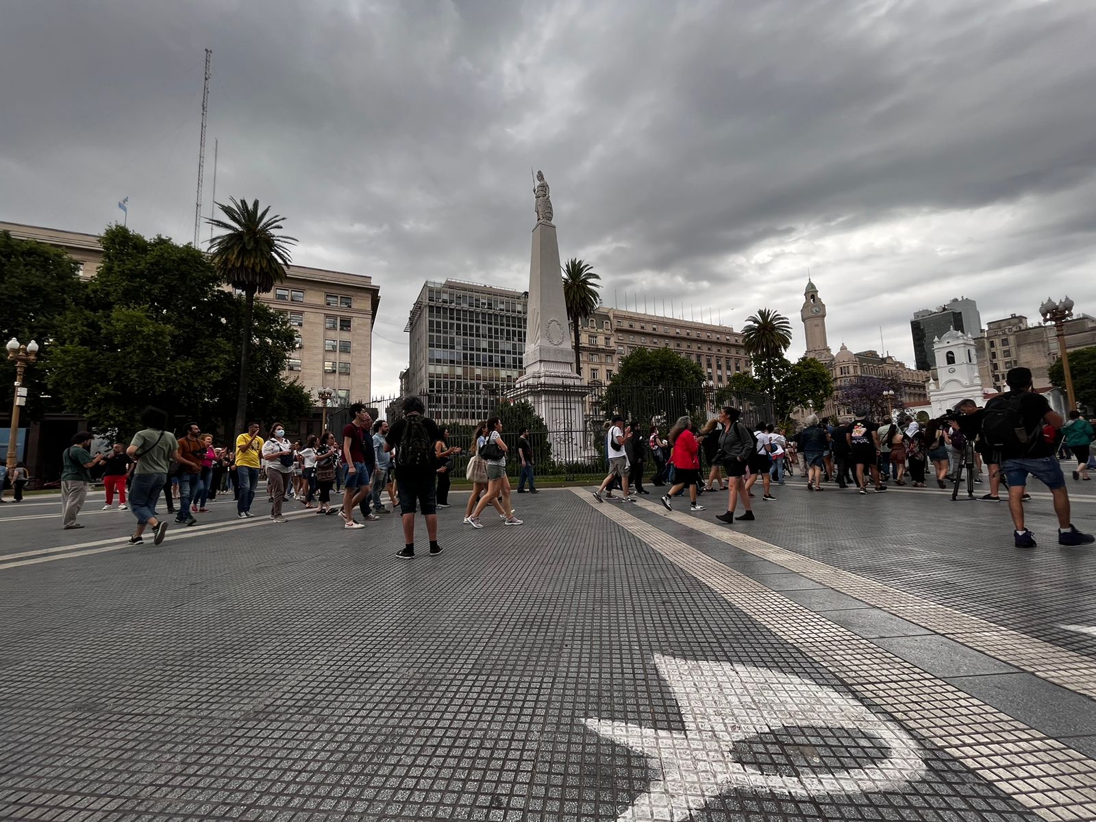 CON UNA RONDA ESPECIAL, HOMENAJEAN A HEBE EN PLAZA DE MAYO