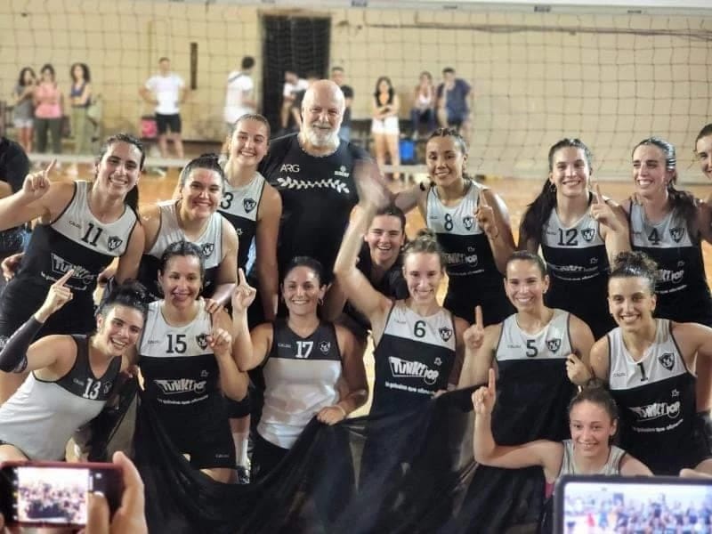 PABLO CHURÍN: "ESTOY CONVENCIDO QUE EL BEACH VOLEY APORTA MUCHO AL VOLEY TRADICIONAL"