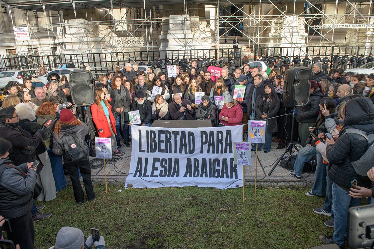 DENUNCIAN GRAVES IRREGULARIDADES EN LA DETENCIÓN DE ALESIA ABAIGAR