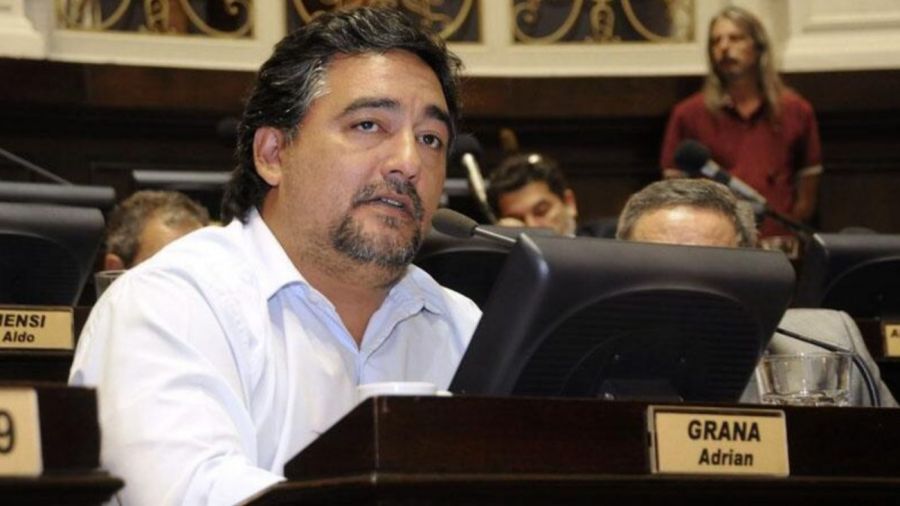 ADRIÁN GRANA: “CRISTINA FERNÁNDEZ DEBE SER LA CANDIDATA DEL FRENTE DE TODOS”