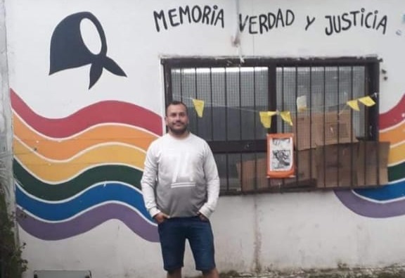 “ESTOY MUY CONTENTO POR HABER VOTADO CON MI VERDADERA IDENTIDAD”