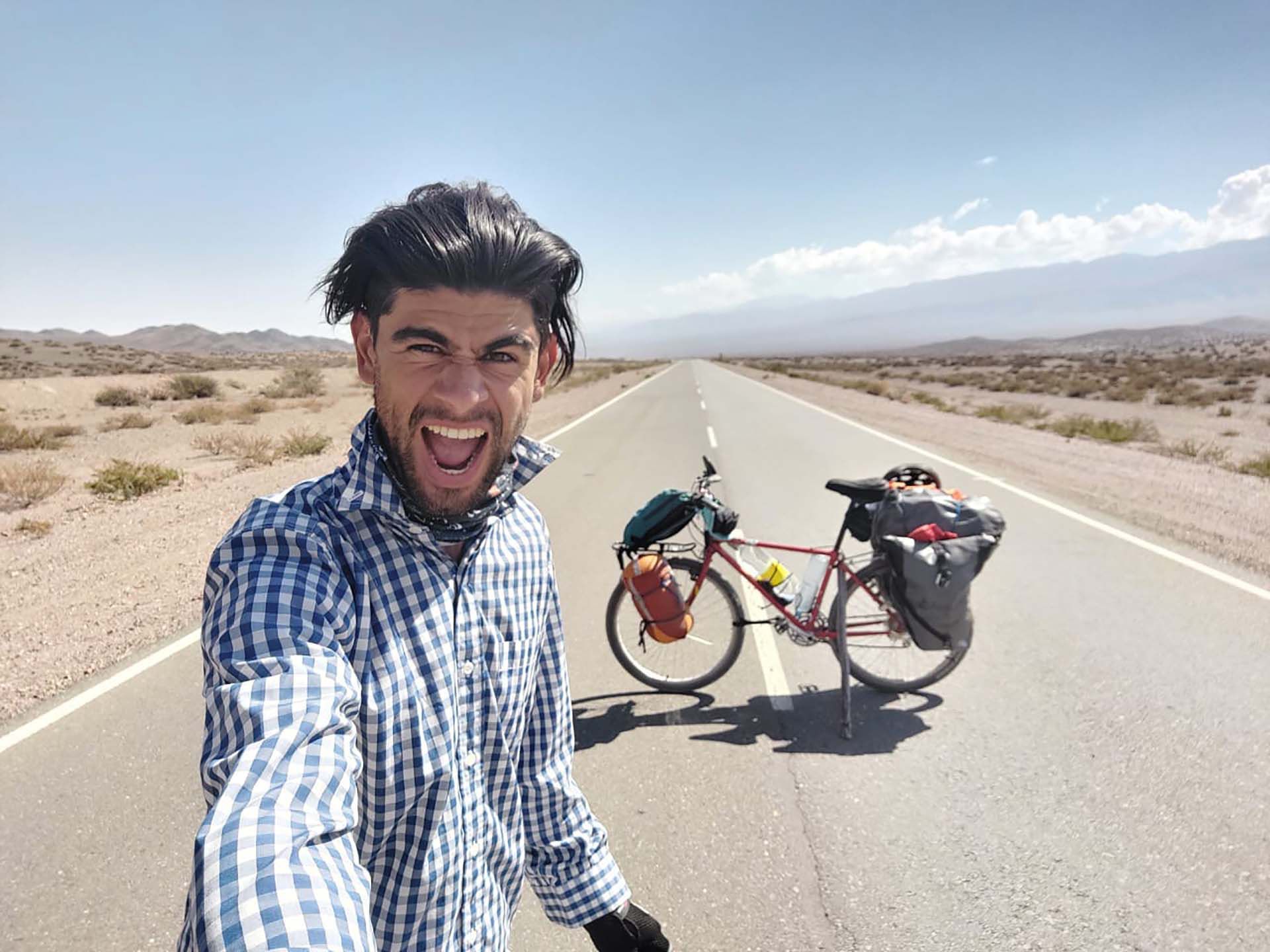 NICOLÁS SANTÁNGELO, EL PROFE QUE “PEDALEA TERRITORIOS”