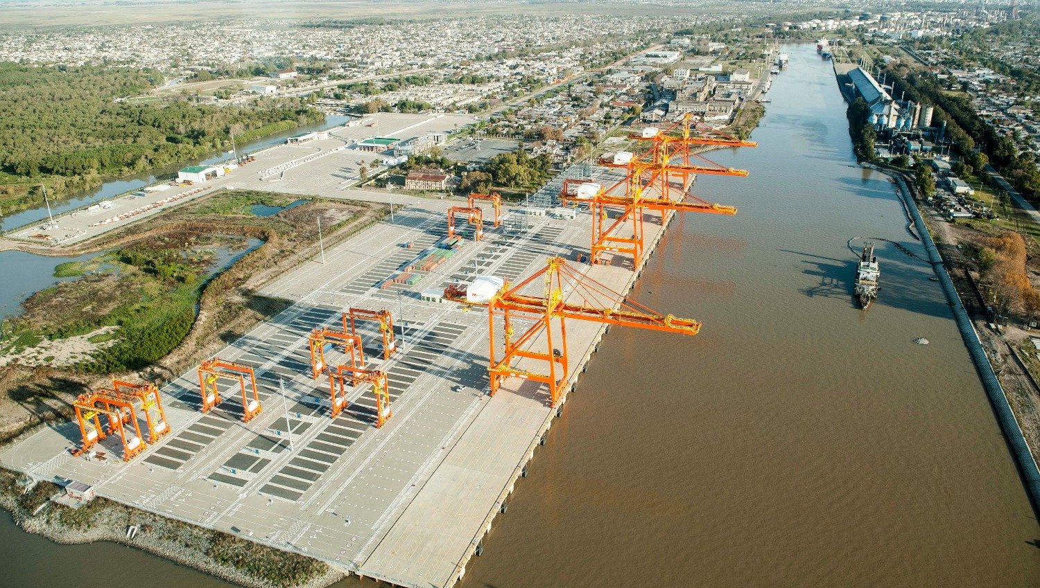 ASEGURAN QUE EL PUERTO DE LA PLATA TIENE EXCELENTES CONDICIONES NATURALES Y PRODUCTIVAS