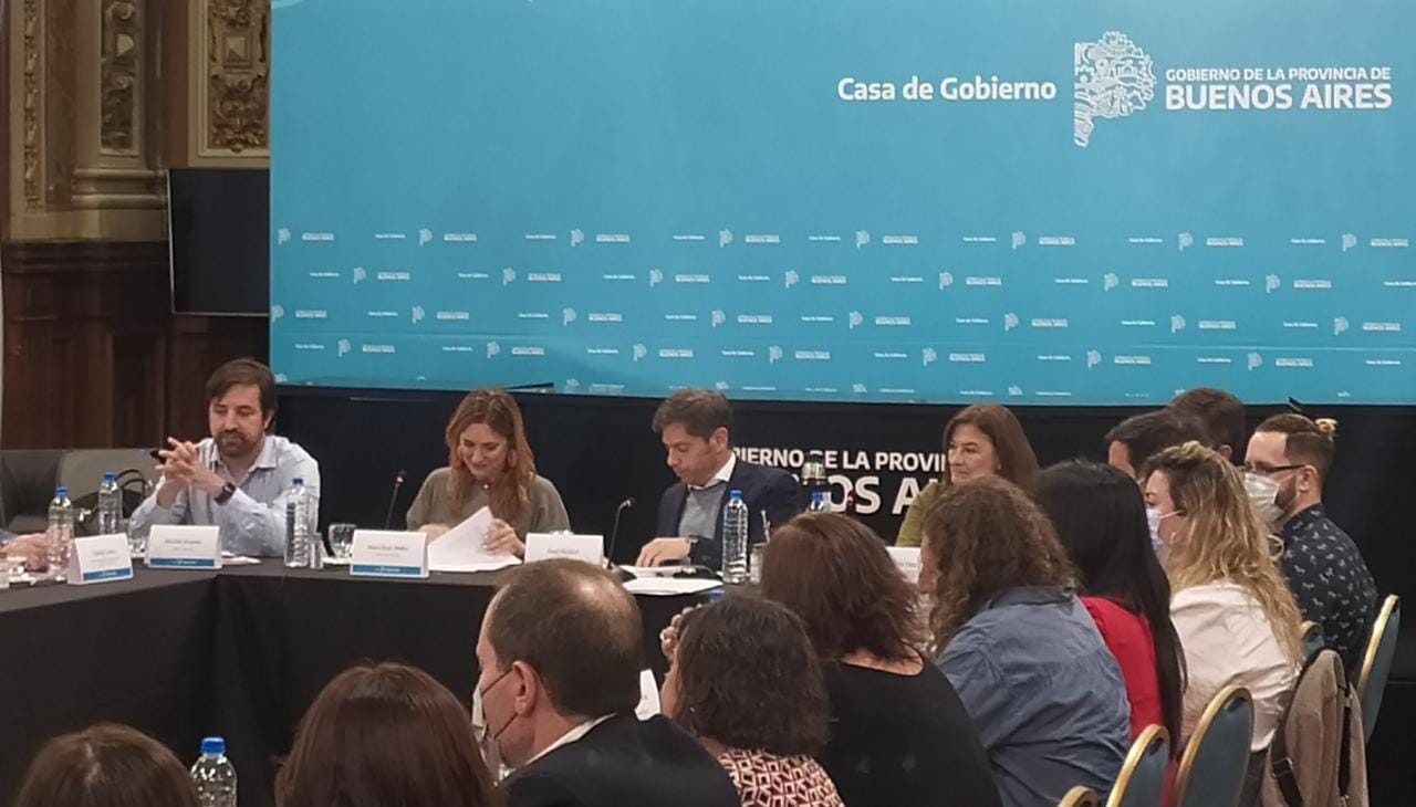 AXEL KICILLOF: "AGRADEZCO A LOS TRABAJADORES POR SOSTENER AL ESTADO"