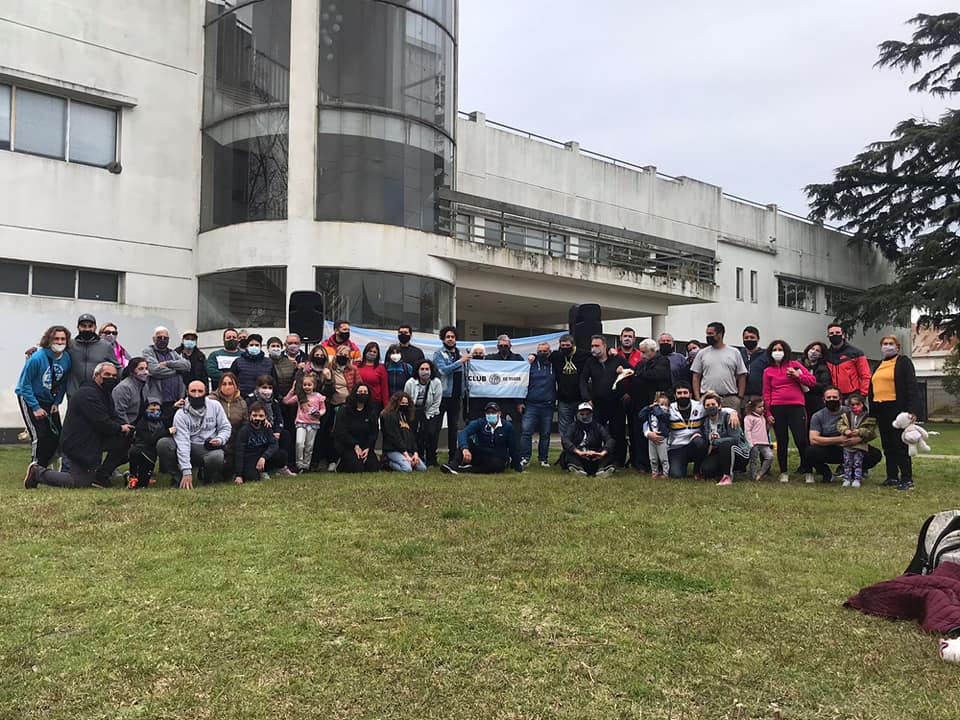 BUSCAN RECUPERAR EL CLUB YPF DE BERISSO