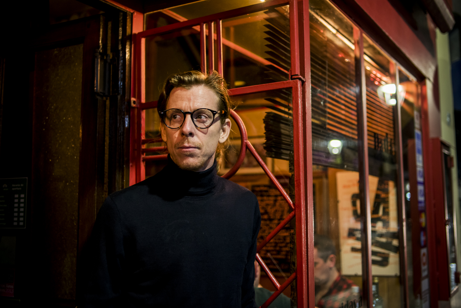 ESTEBAN FEUNE DE COLOMBI: “TODO PUEDE CONTENER UNA HISTORIA, SER UN VIAJE”