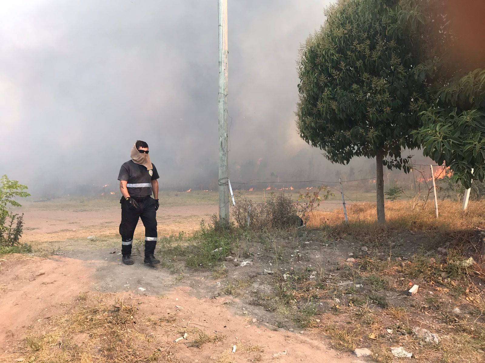LA LLUVIA TERMINÓ DE APAGAR EL INCENDIO EN LA CANTERA DE HERNÁNDEZ