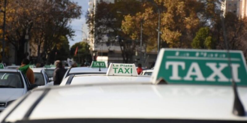 TAXISTAS NUCLEADOS RECLAMAN POR UNA TARIFA DIFERENCIADA