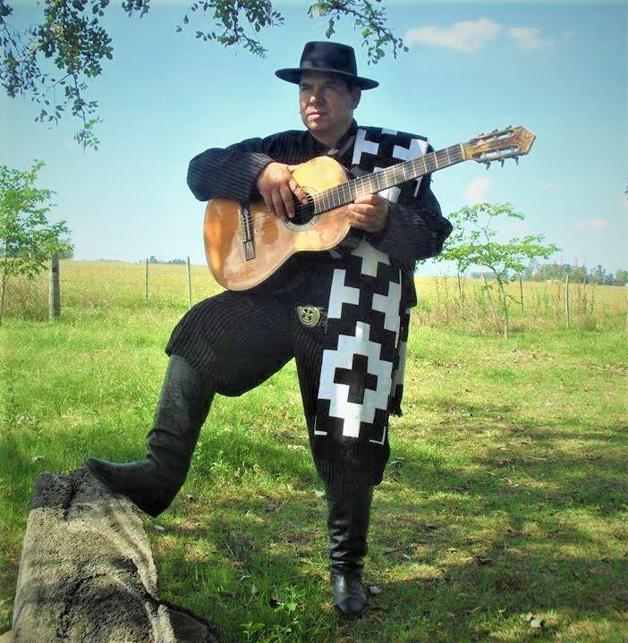 GUSTAVO GAVIÑA REGALÓ SU MÚSICA A LOS OYENTES DE LA RADIO PÚBLICA
