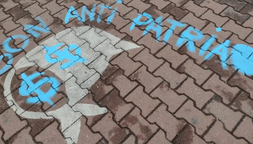 OLAVARRÍA: VANDALIZARON PAÑUELOS DE MADRES Y ABUELAS