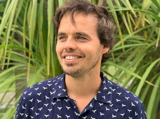BENJA ROJAS: "HAY MUCHOS ACTORES SIN UN MANGO EN EL BOLSILLO"